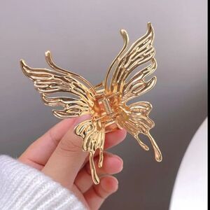 NWOT Butterfly Hair Clip Gold